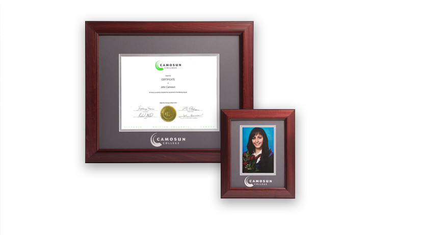 diploma and graduation portrait frames from the ߴý bookstore